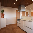 ＴＯＴＯ最上位キッチン「美しい　使いやすい　キレイ」¨ ザ・クラッソ¨クリスタル天板が存在感のあるキッチンですが、ＴＯＴＯ独自の除菌機能が充実し正に清潔感があるキッチン。位置の変更にも対応した排水移動型であらゆる間取りに対応可能。